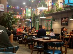 大堂-超越炭火牛蛙火锅鸡(河东店)
