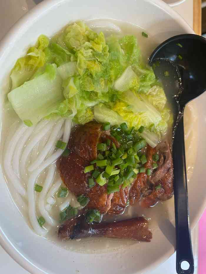 打分 15 /人 上个月在西平西城轨站坐车 有点饿了想在附近找家快餐店