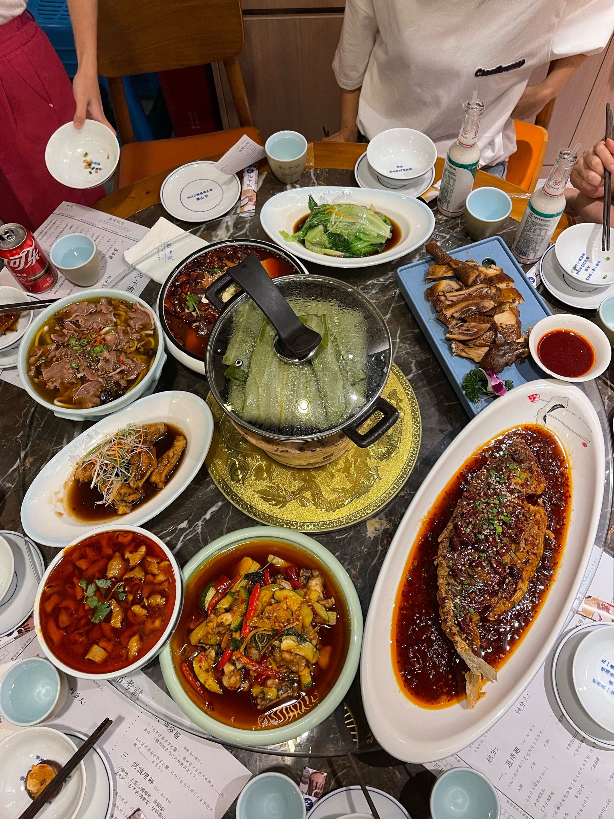 聚餐超开心[愉快]体验10人一锅饭,每道菜都好吃