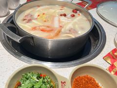 -三人行骨头王火锅(长寿店)