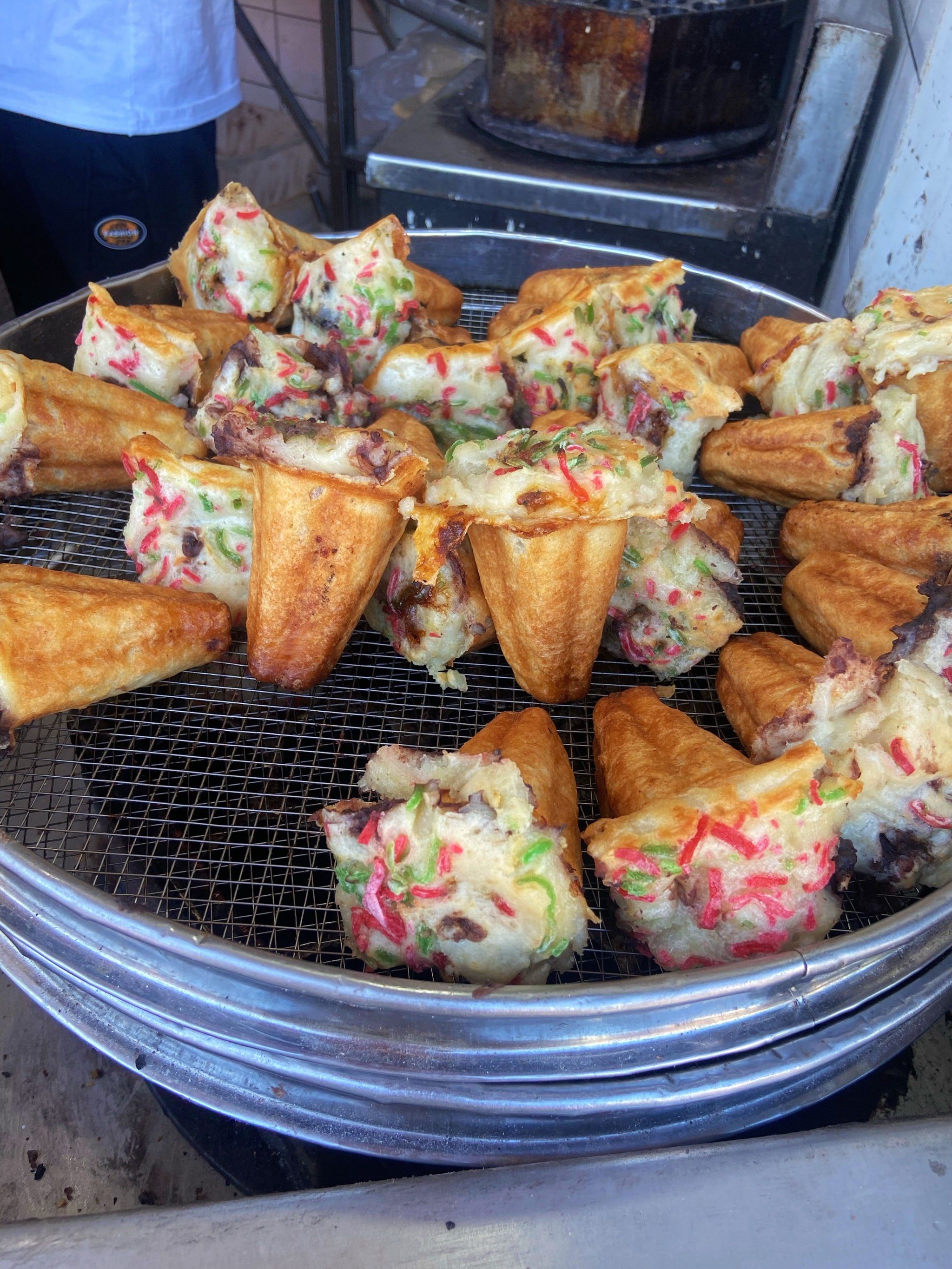 买肉的梅花糕,真的超好吃,豆沙的也不错#0元玩转这座城#寻味街边小吃