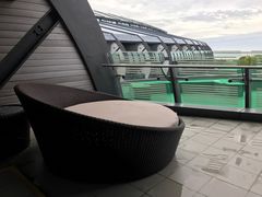 -上海滴水湖皇冠假日酒店