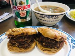 烧饼夹烧牛羊肉-老爆肚满五香烧牛羊肉