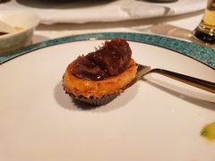 一口鲍鱼酥-三号黄浦会Canton Table