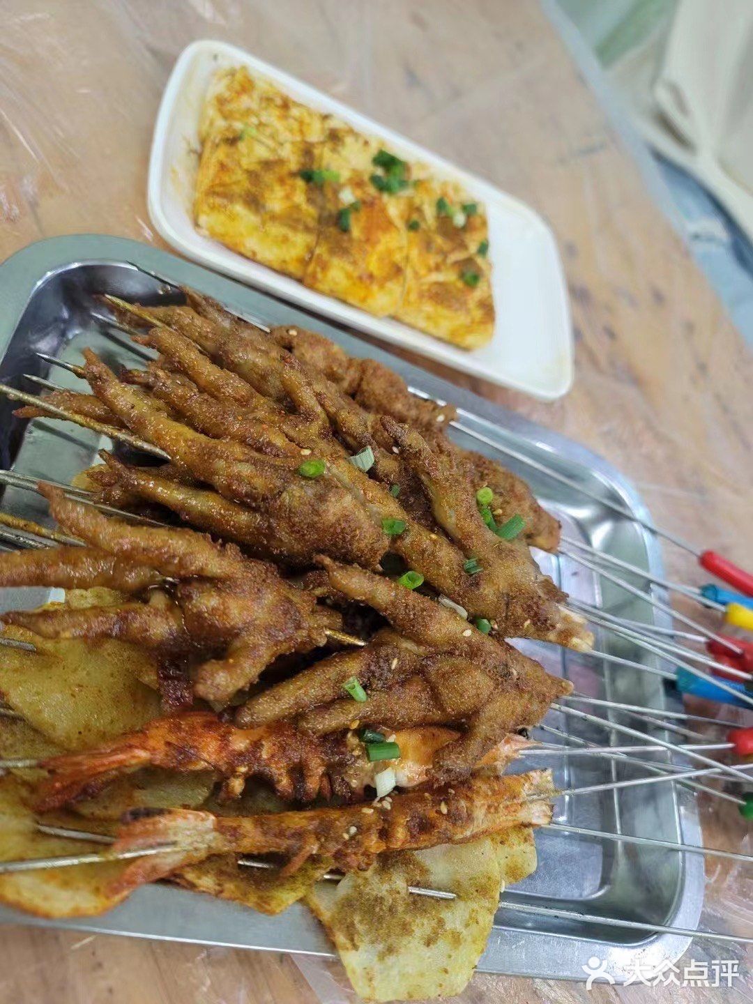 一群人胡吃海喝也罢，食物填饱了肚皮