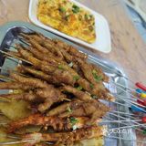 一群人胡吃海喝也罢，食物填饱了肚皮