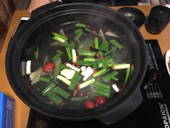 -陆记牛庄·碳锅龙虾烧烤(爱上花园店)