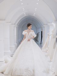 -不晚国际婚纱礼服