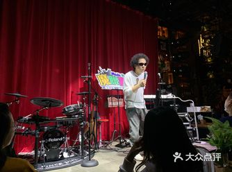 哈哈哈为什么把爆炸头放第一张因为搞笑哈哈哈就很随意的