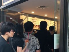 等位区-国际饭店·帆声西饼屋(黄河路店)
