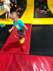 -维佳童话镇演出现场(徐东店)