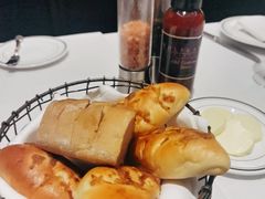 餐前包-Wolfgang’s Steakhouse 沃夫冈牛排馆(上海白玉兰广场店)