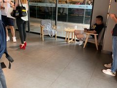 -瑞幸咖啡(巴黎春天陕西路店)
