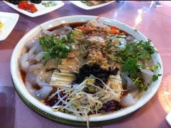 炒肉拉皮-三棵饭店