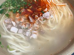 -亮亮面馆(经六路店)