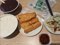 -三好食堂(煎饺·馄饨·肉饼米线·盛世广场店)
