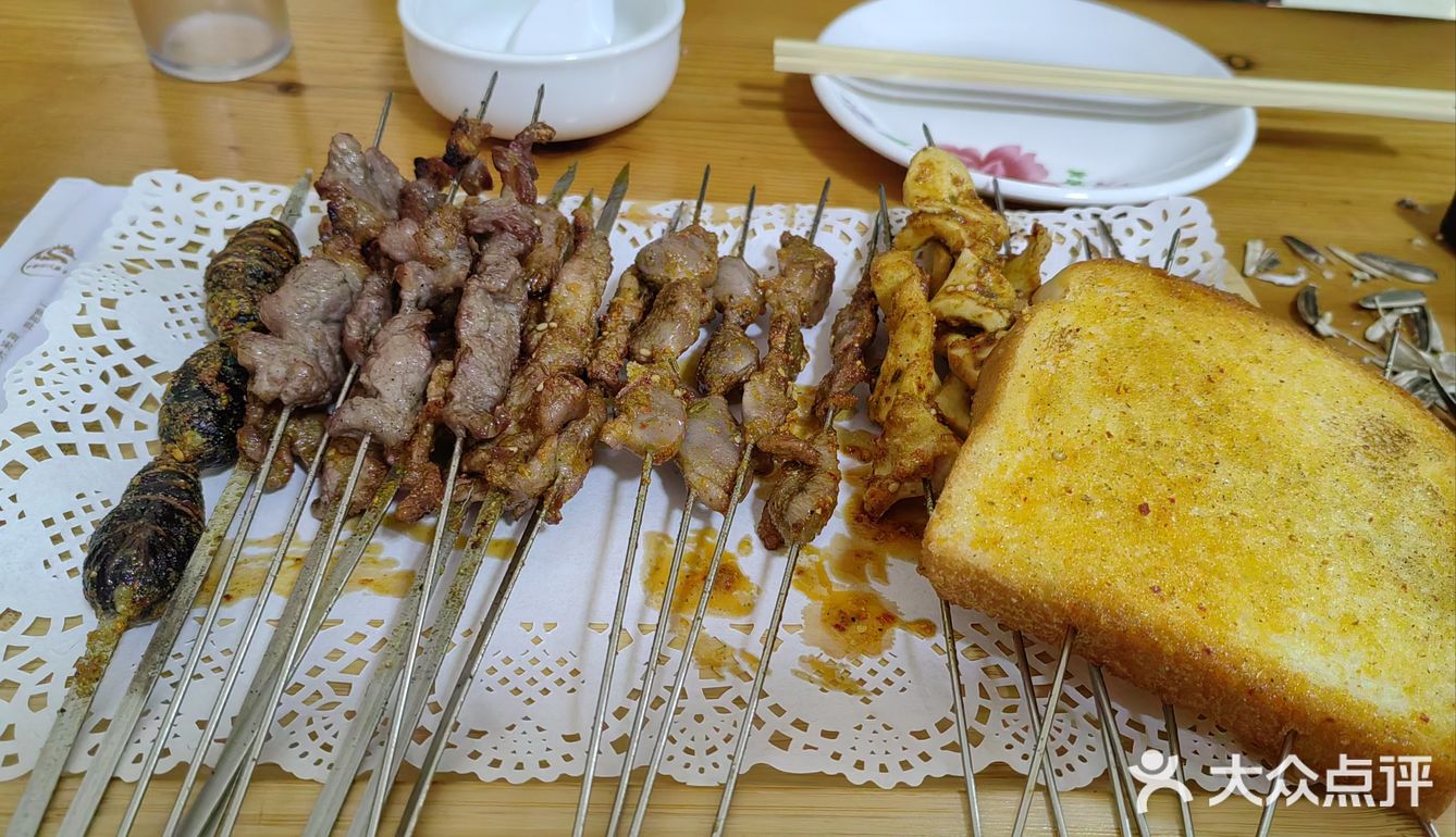谁能拒绝滑雪之后的烤串呢