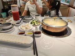 -洪氏嗨捞·广东猪肚鸡·椰子鸡火锅(西咸万象城店)