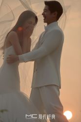 -现代经典婚纱摄影