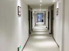 -五号文艺酒店(拙政园苏博地铁站店)