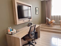 -西安大雁塔科技大学地铁站亚朵酒店