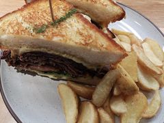 烤牛肉三明治配沙拉-The Diner X餐厅(青岛万象城店)
