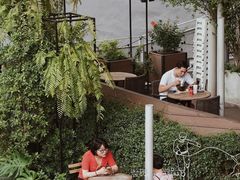 -ROAST coffee & eatery