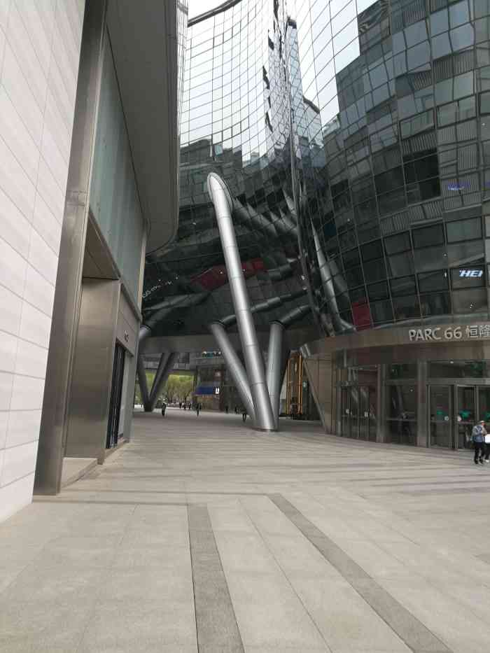 恒隆广场-"恒隆广场位于济南市中心,繁华商圈核心区域.