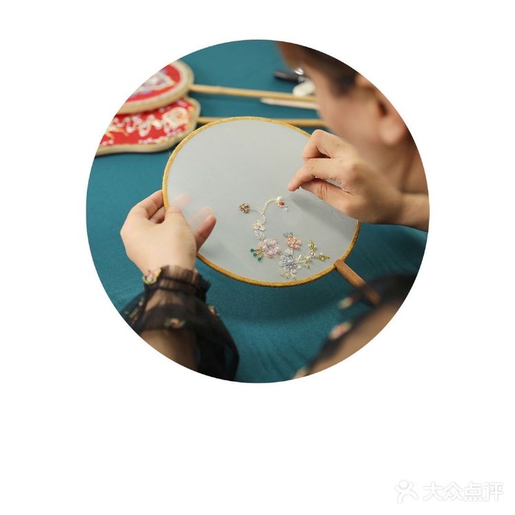 仿佛带着往事氤氲的香气