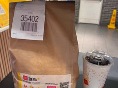 -麦当劳(上海虹桥站30B检票口楼上)