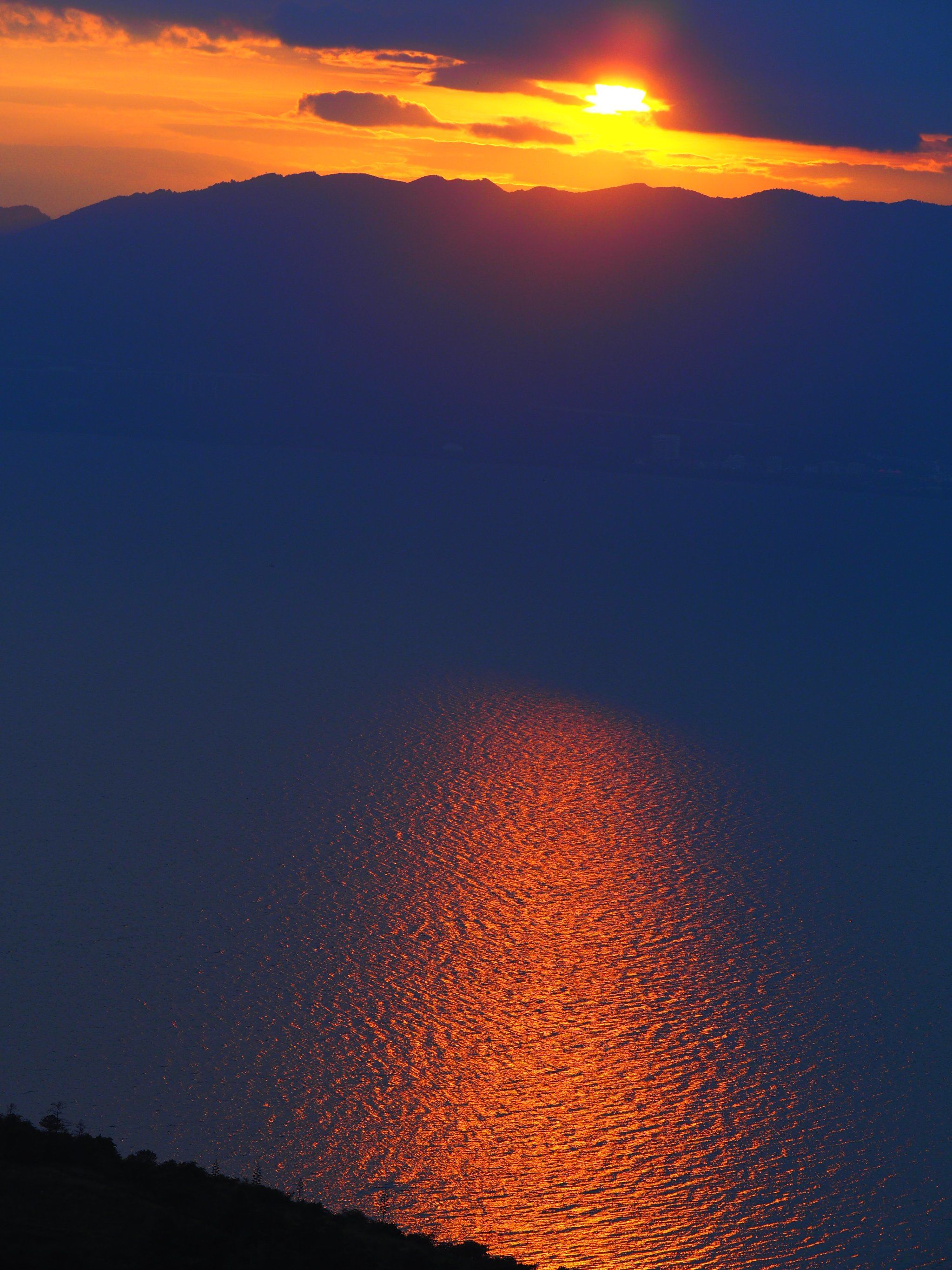 看日落 #追一场日落是超级浪漫的事 #打卡绝美湖景 #分享治愈系风景