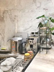 -HAIR CORNER