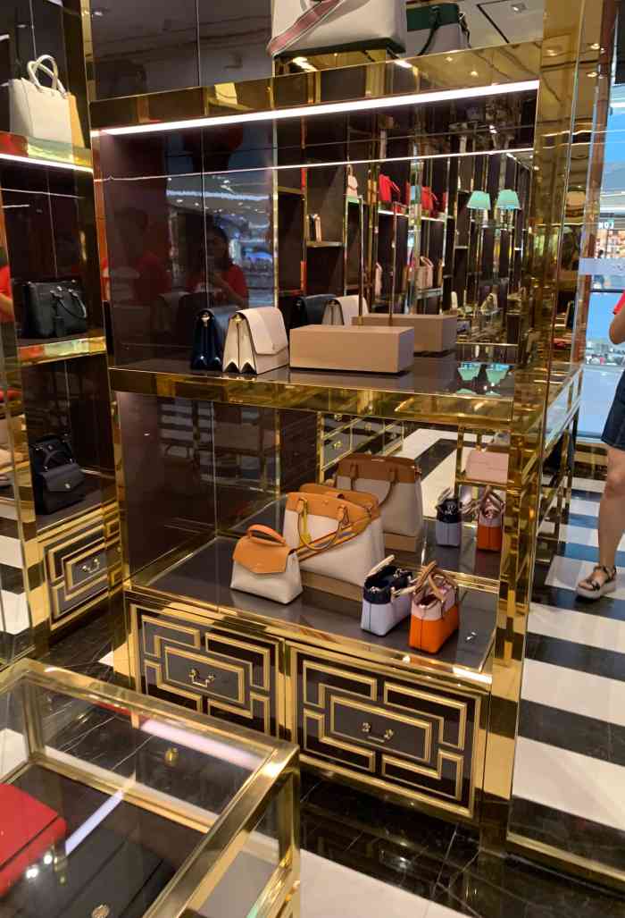 toryburch(三亚国际免税城店)-"第一次遇到tb打五折,六折,折扣力度太