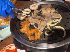 -明洞阿姨·韩式酱蟹烤肉·创意料理(三元桥店)