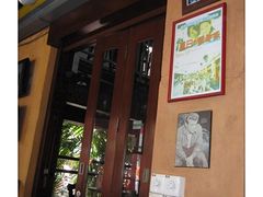 墙上贴着《夏日嬷嬷茶》的海报-地理学家咖啡馆