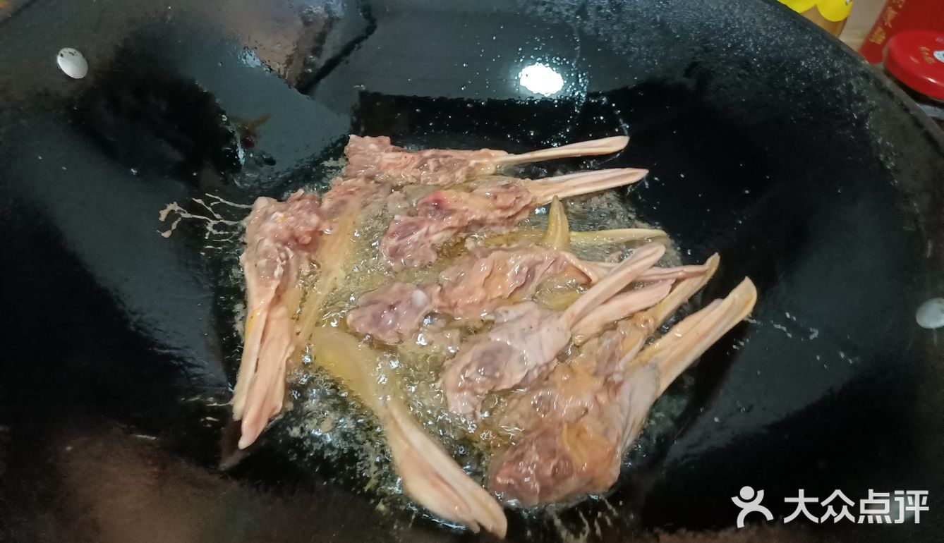 第一次做香炸鸭下巴，好吃又过瘾。