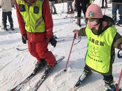 -采薇庄园四季滑雪场