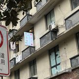 一边吃火锅，一边撸猫是种什么体验！