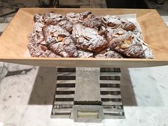 almond&nbsp;croissant-新加坡文华东方酒店