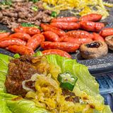 一进门就能看到超大的柜子，里面都是牛肉