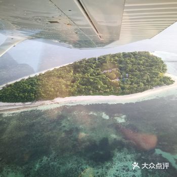 和其他岛相比这座岛比较小