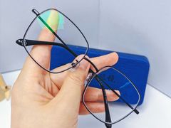 -罗伯特眼镜·蔡司官方授权(罗湖国贸店)