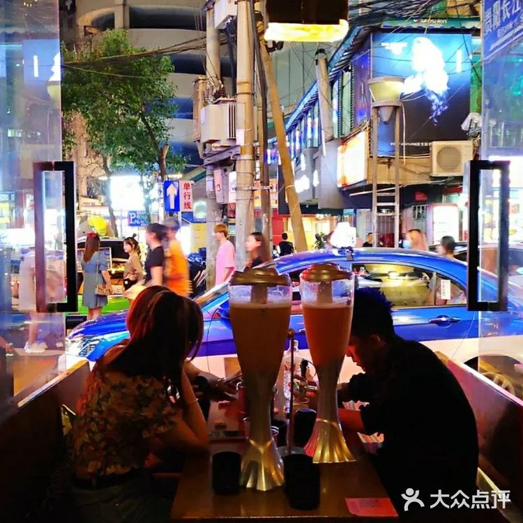 太平路上可通宵畅饮可乐桶的酒吧来咯！