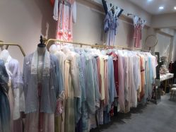 -一揽芳华汉服旗袍体验馆(拙政园店)