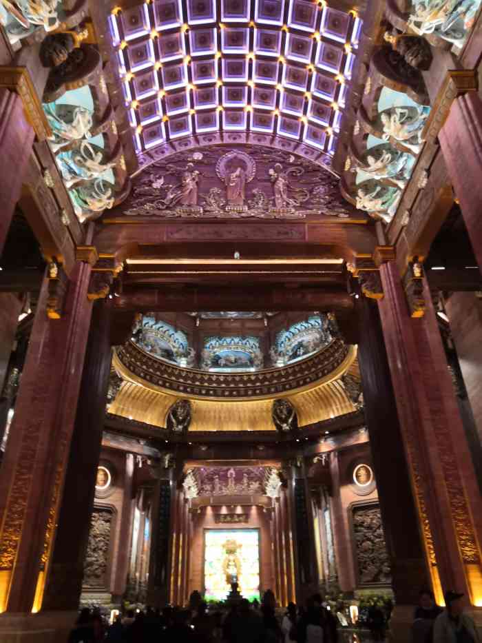 灵山梵宫佛教文化珍宝馆-"幸福,是金色的,如同灵山的佛光;幸福,是.