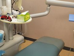 -瑞尔齿科(上海长风大悦城店)