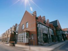 -钟书阁(松江泰晤士小镇店)