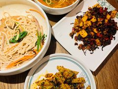 鸡丝凉米线-云海肴云南菜(正大广场店)