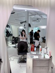 -SALON DE VANHADA