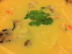 酸汤鮰鱼-八珍饺子·烤鸭·家常菜